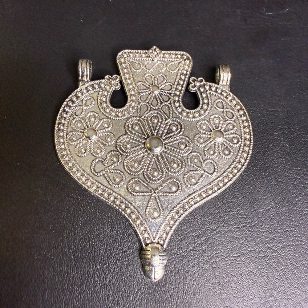 Pewter spade shaped pendant - Picture 1 of 3